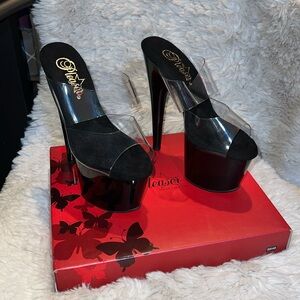 Heel, clear, black , barely worn with box !